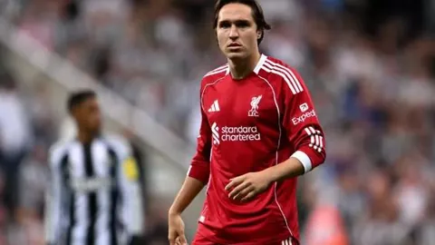 激战17分钟，措利斯精准助攻，福布斯闪电反击锁定胜局，巴萨1-2惊心动魄逆转！