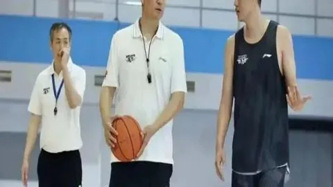 首战告捷成历史，明日决战全力争胜